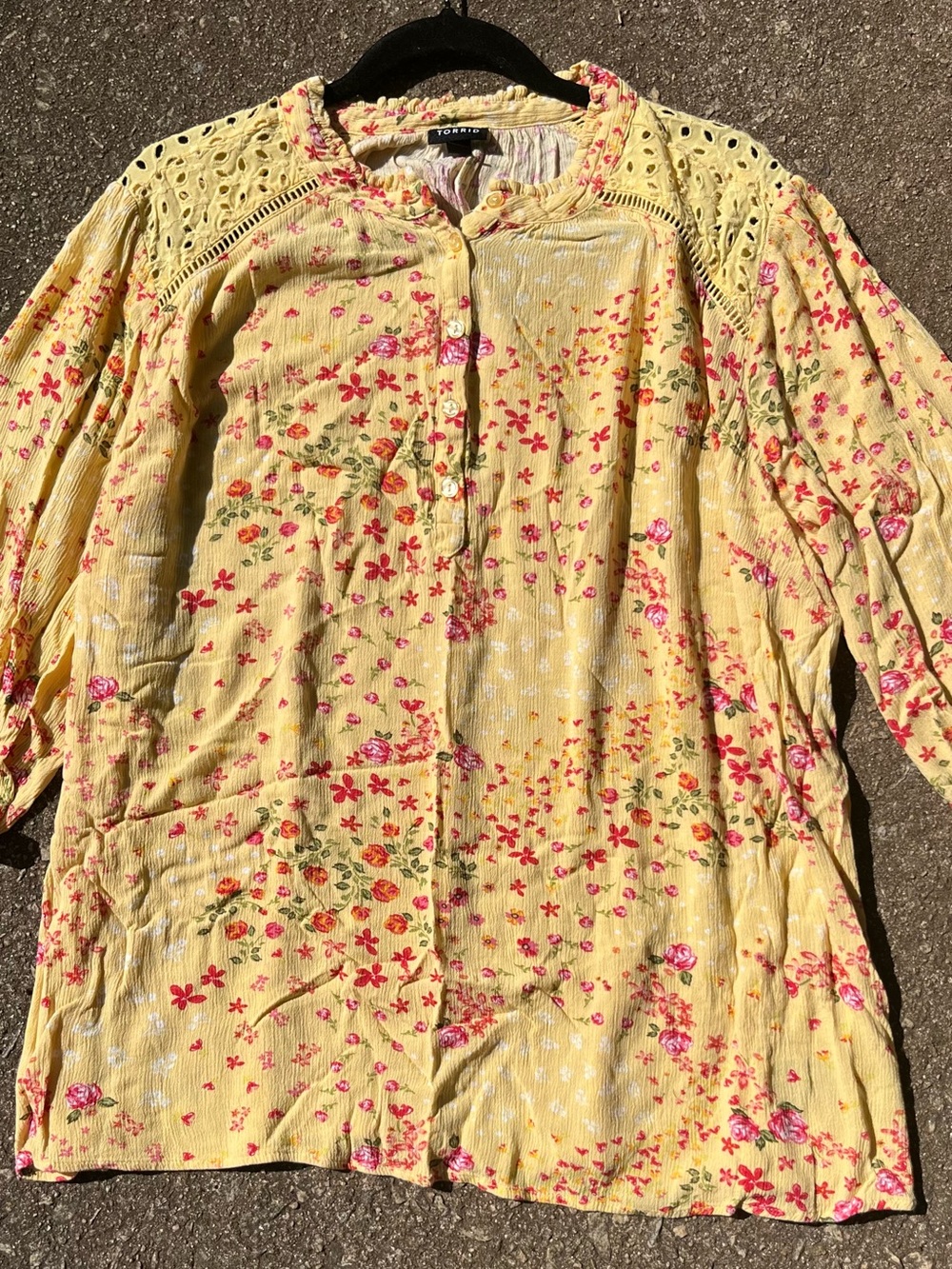 Torrid Yellow Floral Eyelet Peasant Blouse Great condition Torrid size 2